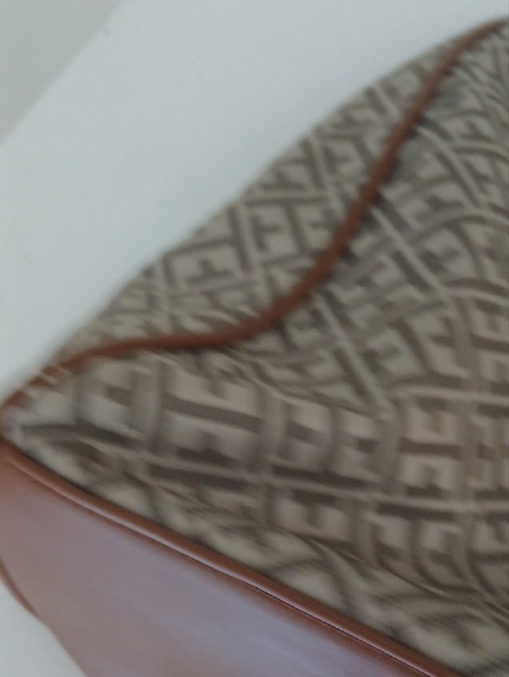 Tommy Hilfiger Women’s Tote Bag in Beige and Tan with Gold Accents - Picture 9 of 9